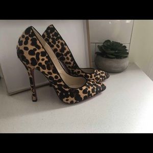 Leopard print heels (pumps)